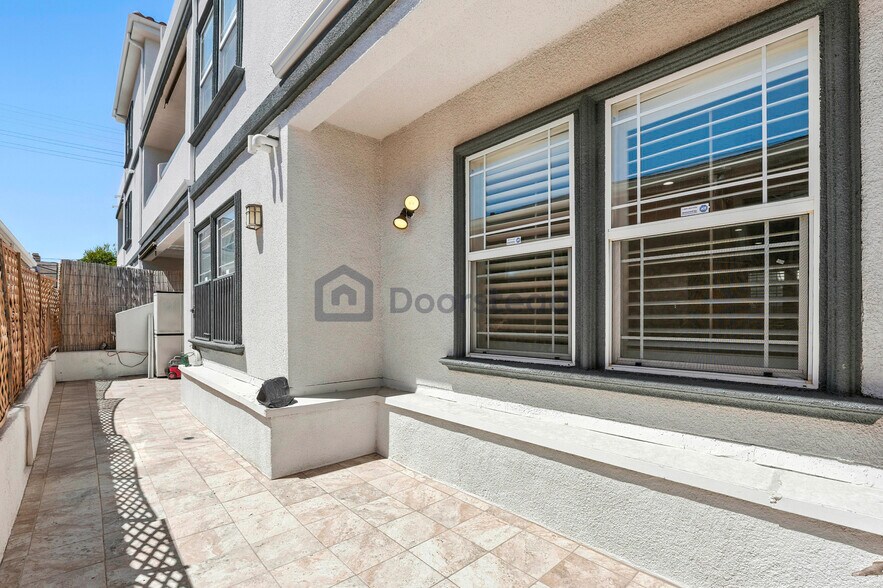 Building Photo - 465 E Magnolia Blvd