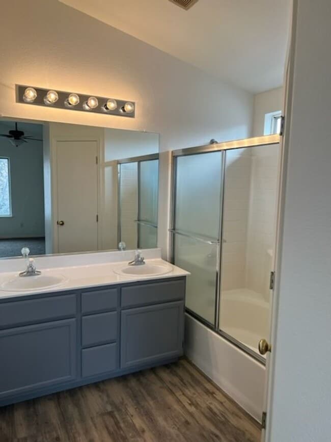 Building Photo - Spacious 3 Bed, 2.5 Bath Home | 1,532 Sq Ft | Prime Elk Grove Location