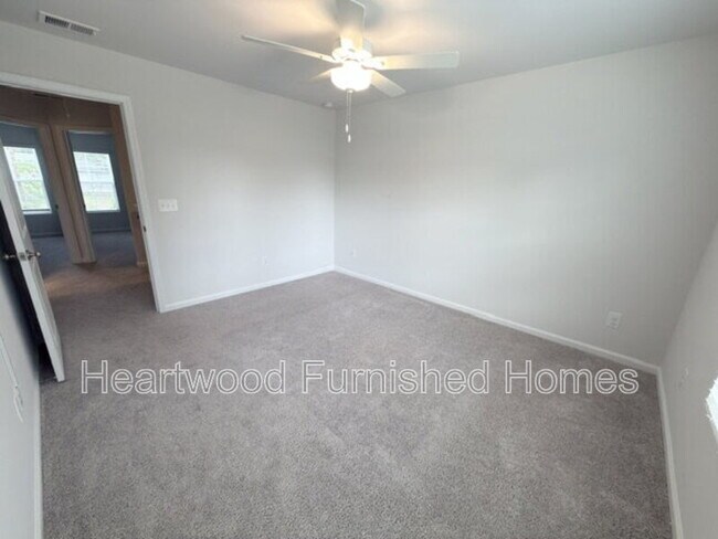 Building Photo - 807 Coburg Ln