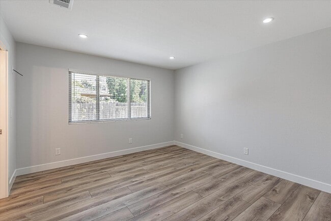 Building Photo - 18283 Carriage Dr