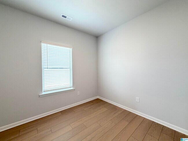 Building Photo - 237 Granby Ln