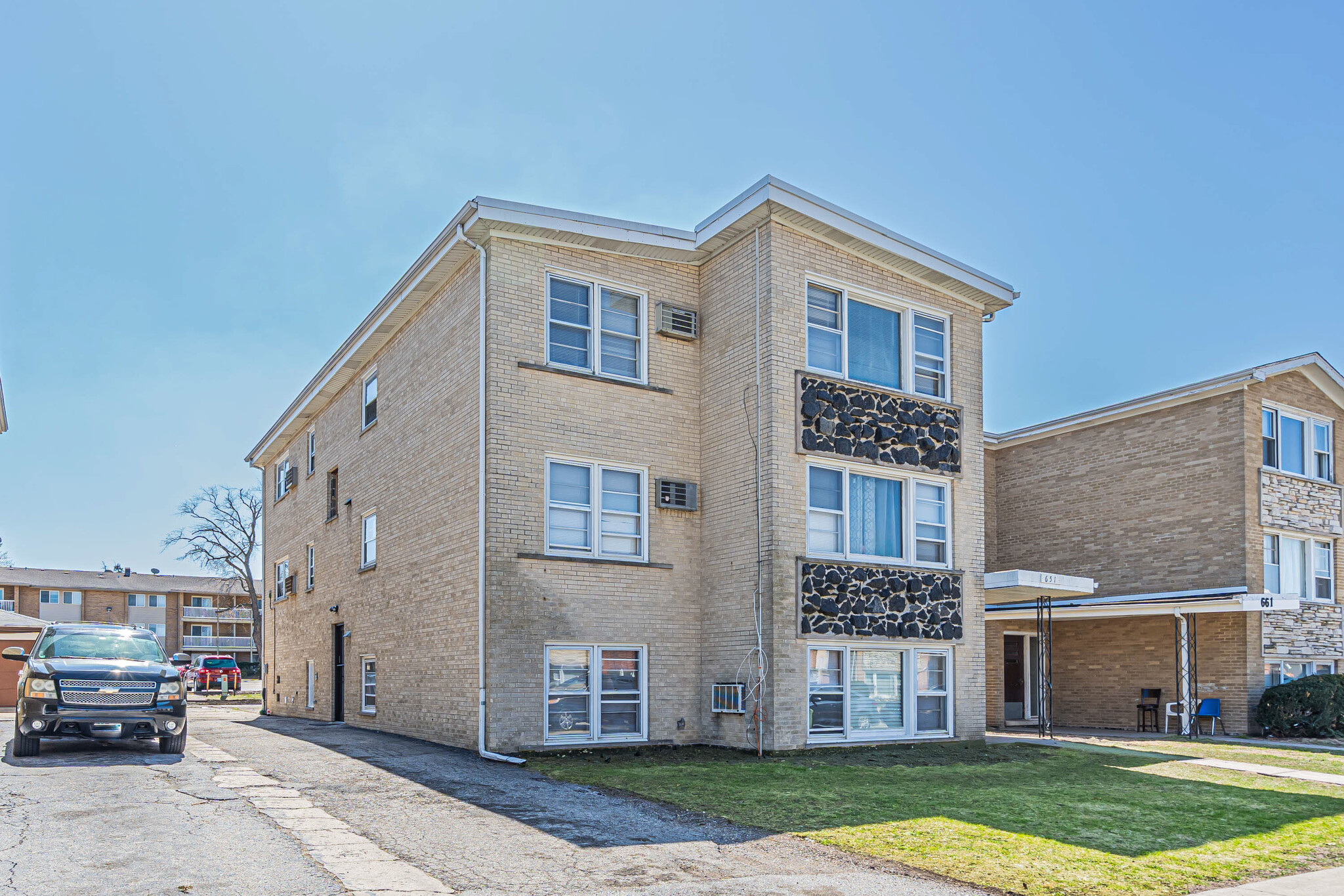 Building Photo - 651 Beau Ct