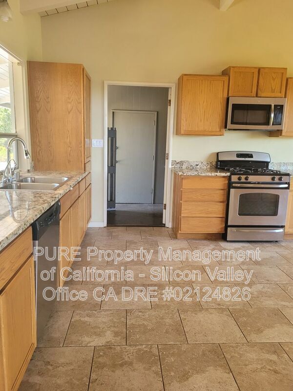 Building Photo - 21224 Saratoga Hills Rd