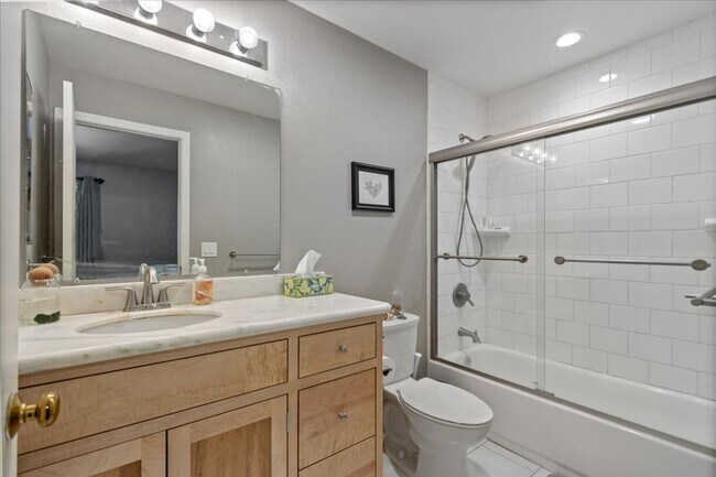 Building Photo - Woodchase Dual Primary Bedroom Condo