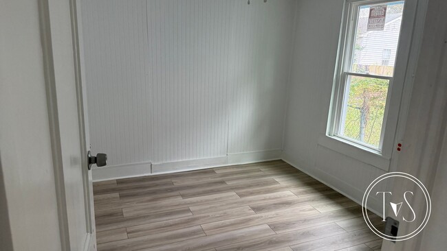 Building Photo - 627 W 48th St