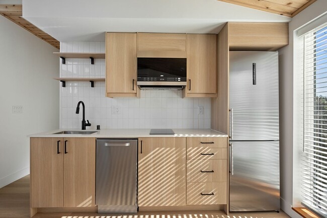 Building Photo - Morris Street Commons Modualr Living! 2/1