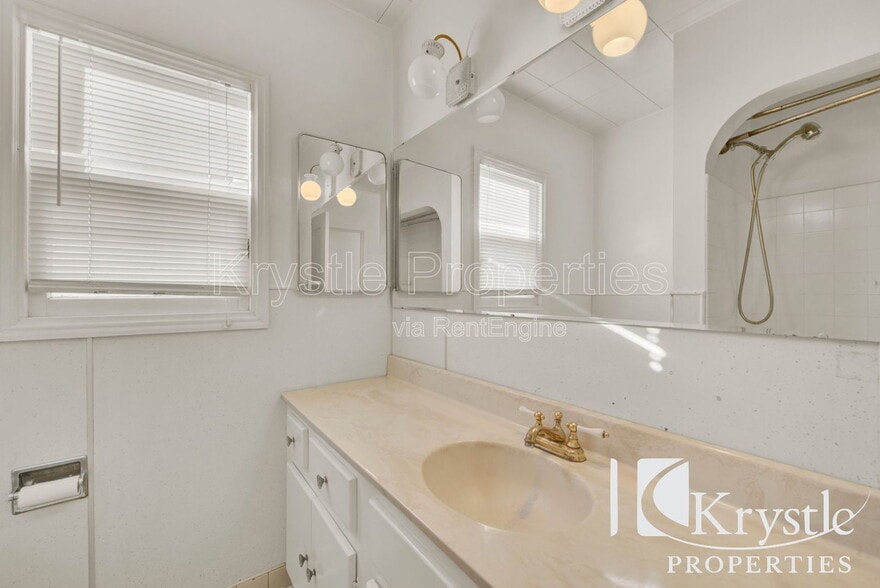Building Photo - 209 14th St