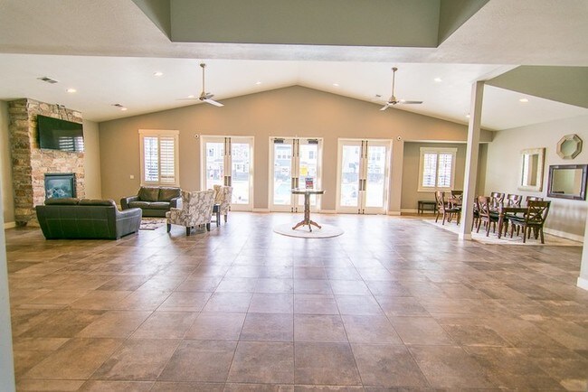 Building Photo - Amazing Townhome in Edgewater Community