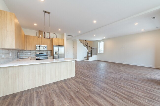Building Photo - 18 S Seeley Ave
