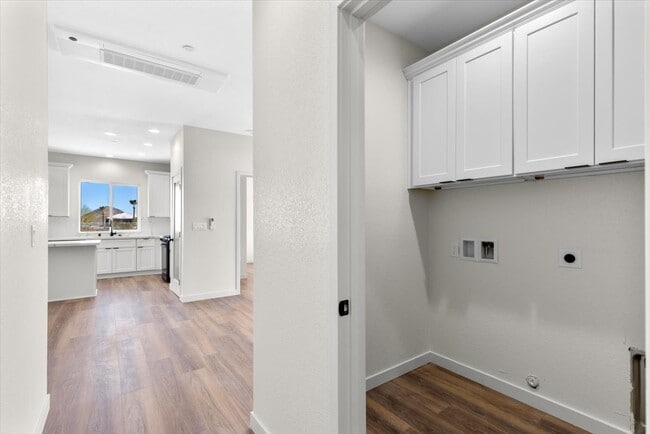 Building Photo - 10154 Joshua Blvd