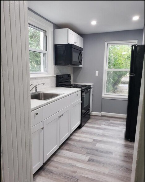 Kitchen - 38 E Chestnut St