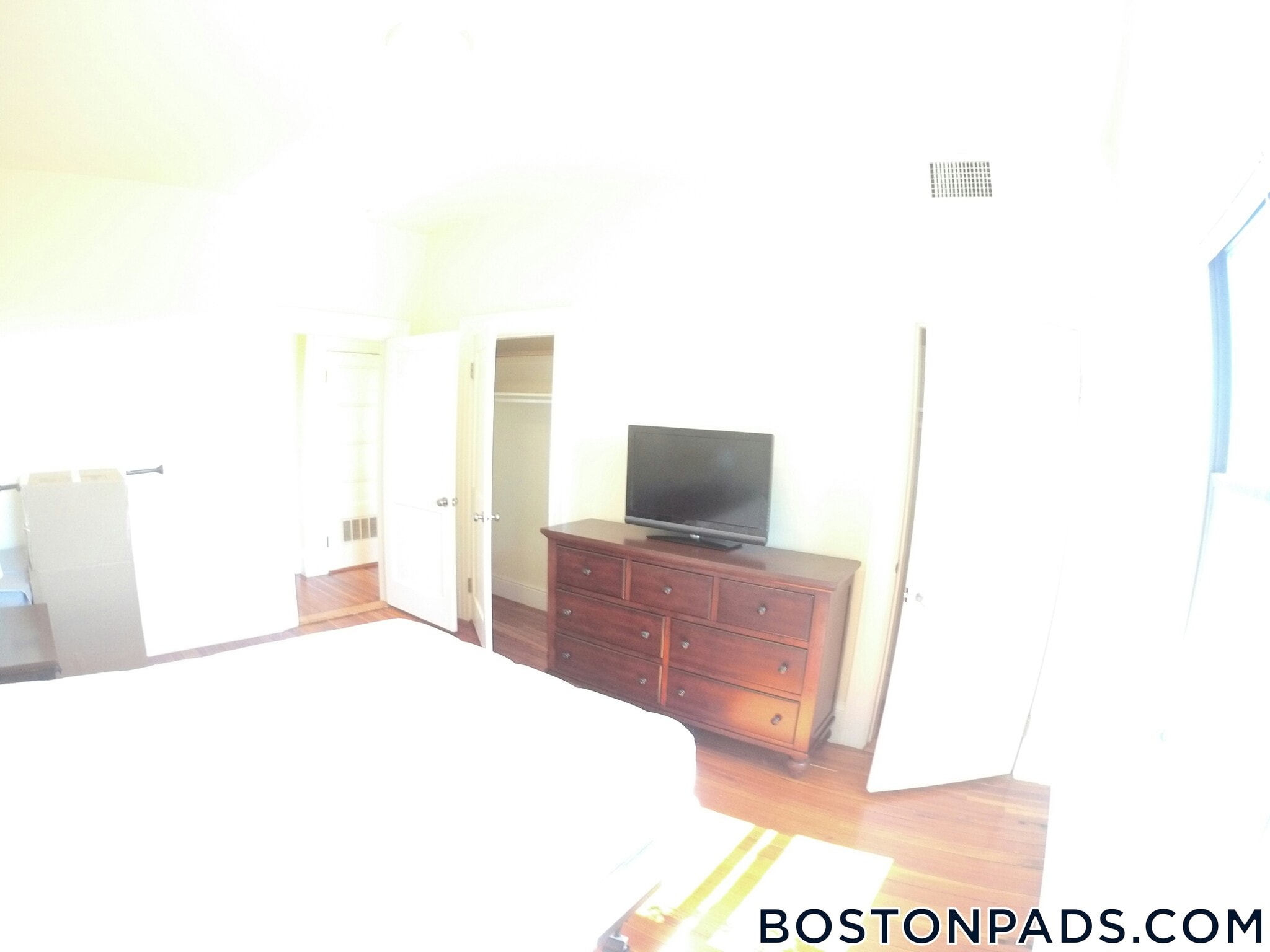 Building Photo - 1463 Beacon St