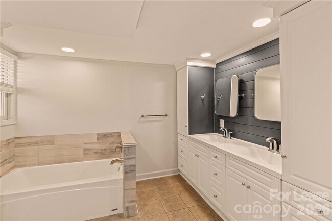 Building Photo - 118 Revere Dr