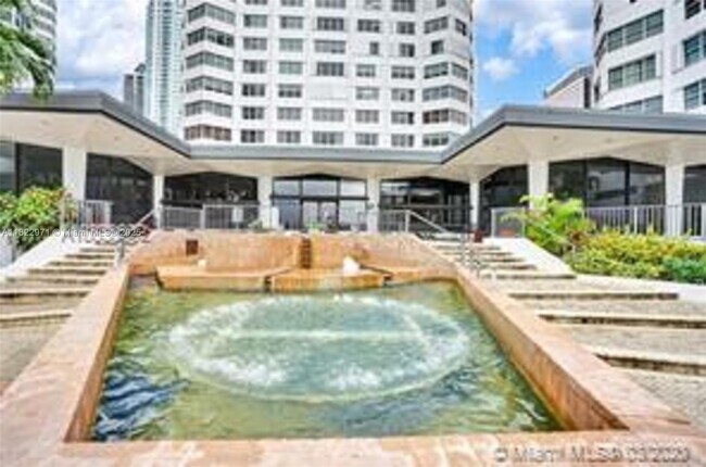 Building Photo - 905 Brickell Bay Dr