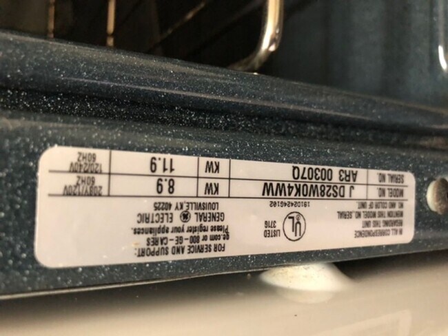 Building Photo - Charming 2 bed, 2 bath, with 1 secured covered parking stall and In-Unit Washer/Dryer. Available ...