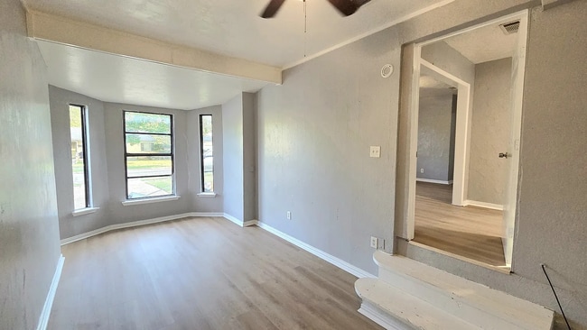 Building Photo - 2819 Anzio Dr