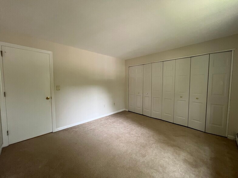 Building Photo - 60 Rambling Brook Ln
