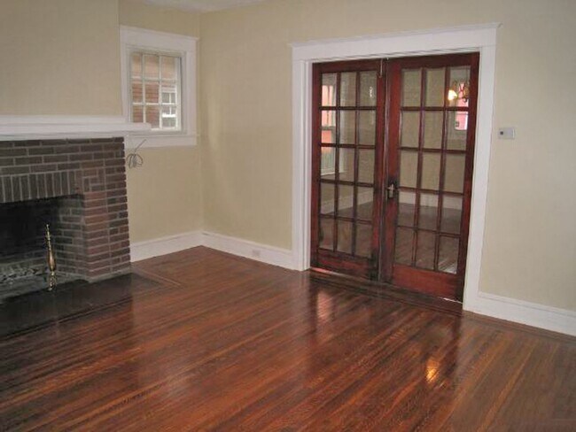 Building Photo - 3 BR Home with Natural Light, Covered Porches & Bonus Sunroom