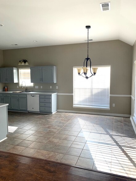 Eat-in Kitchen - 5912 Carriage Oaks Dr