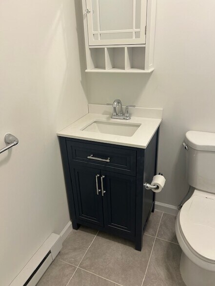 bathroom - 822 14th Ave