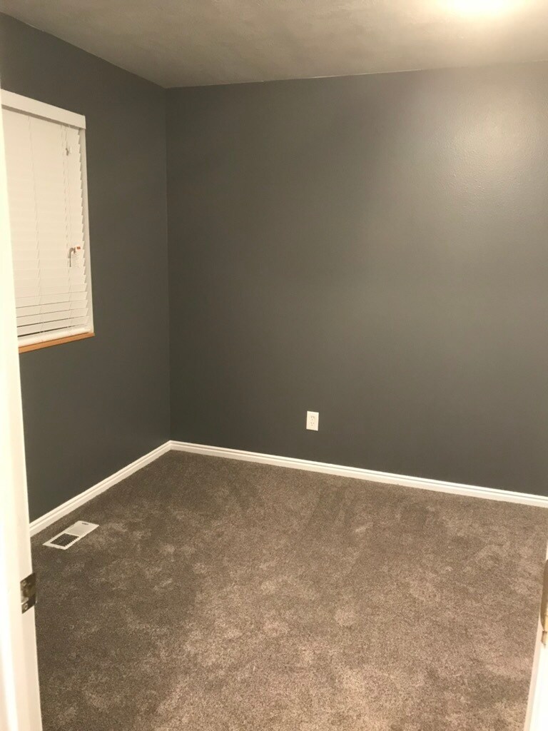 Primary bedroom - 436 W 7th Street