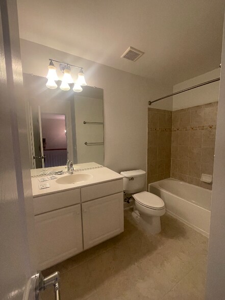 Building Photo - 2203 Greywing St