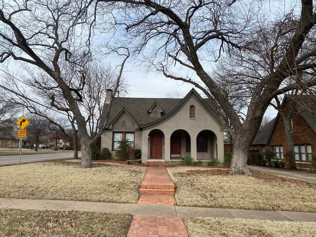 Building Photo - 839 Thomasson Dr