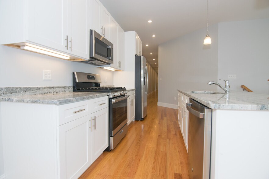 Building Photo - 10 Islington St