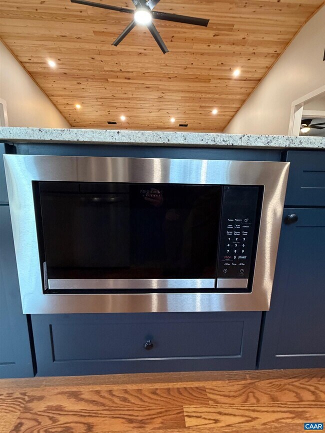 Building Photo - 487 Montreal Ln