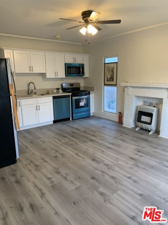 Building Photo - 627 W 79th St