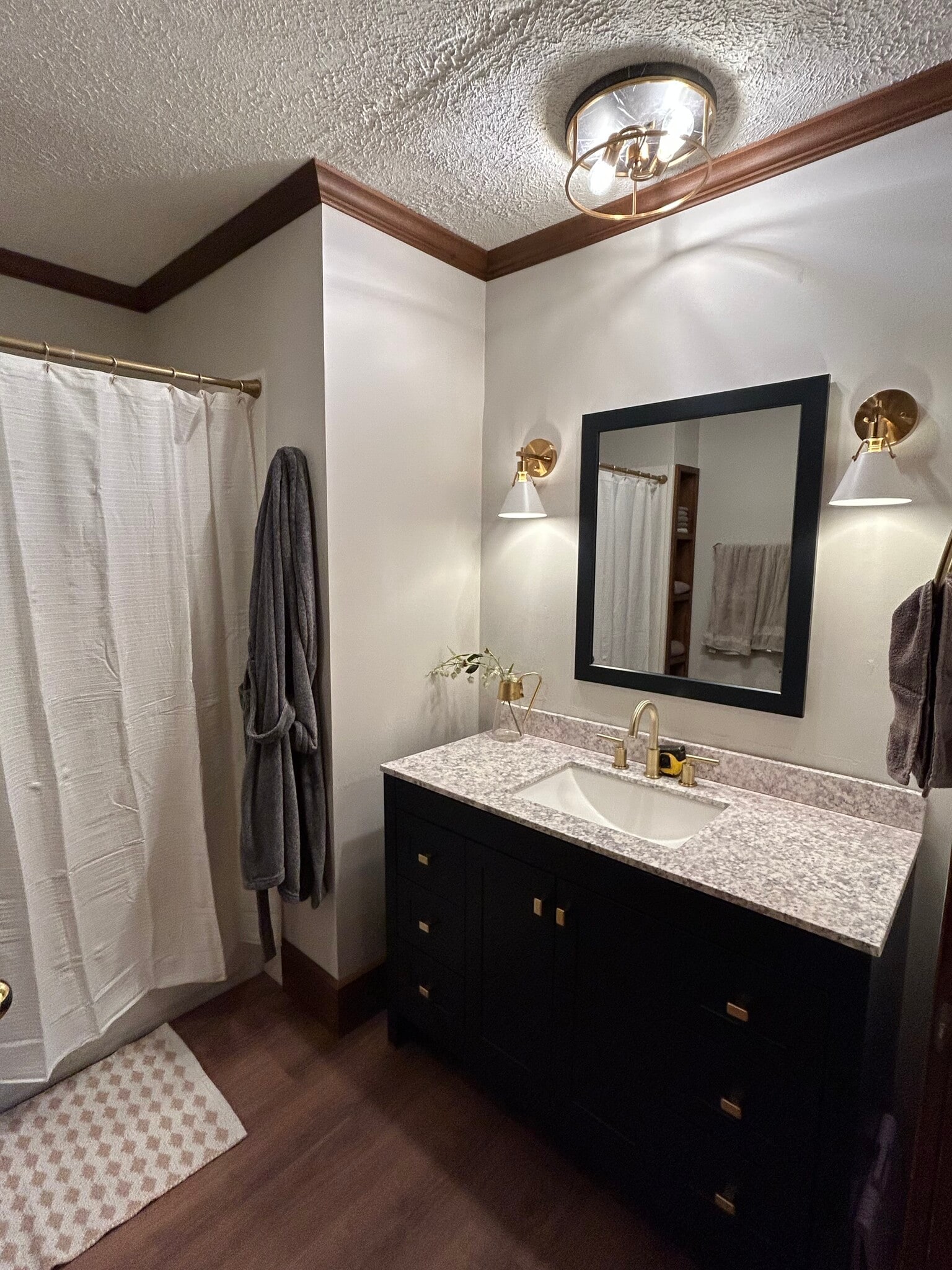 Building Photo - 713 E Elm St