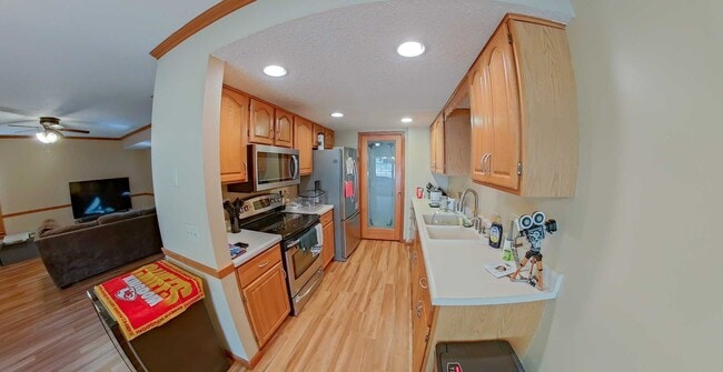 Building Photo - Gorgeous West Side Home with Garage + Fenc...