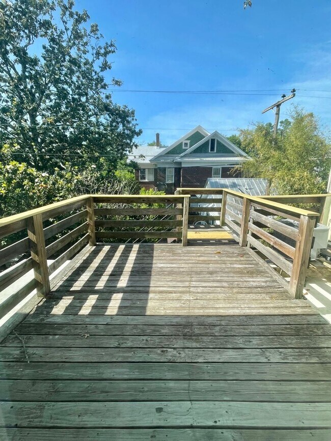 Building Photo - Renovated 2 bedroom 1 bathroom with office space Baldwin Park