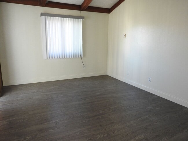 Building Photo - This lovely home