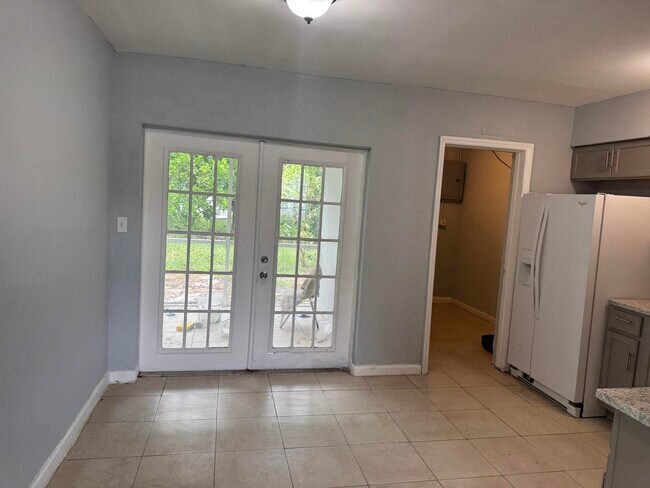 Building Photo - 1740 SW 70th Way