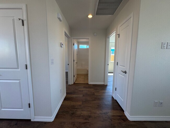 Building Photo - Brand New 2BR home with fenced yard