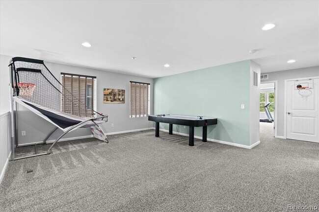 Building Photo - 49645 Hartwick Dr