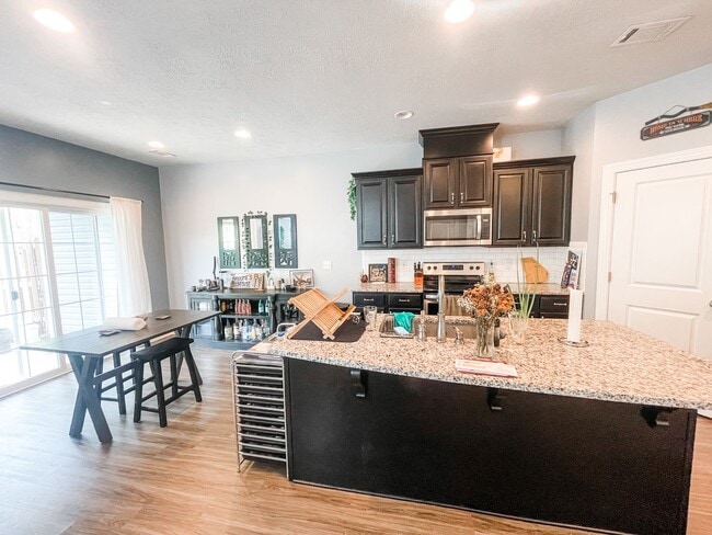 Building Photo - 3 bedroom/2.5 bathroom townhome close to Ft. Gordon!