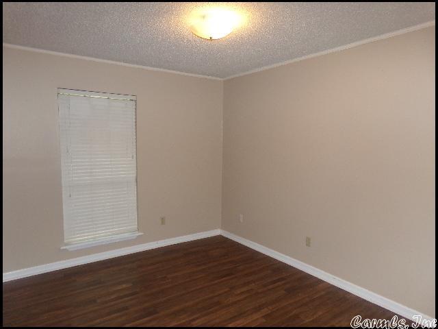 Building Photo - 39 Oak Forest Loop