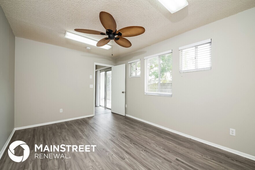 Building Photo - 744 Pineland Ave