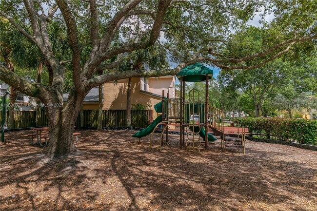 Building Photo - 2592 W Saratoga Dr