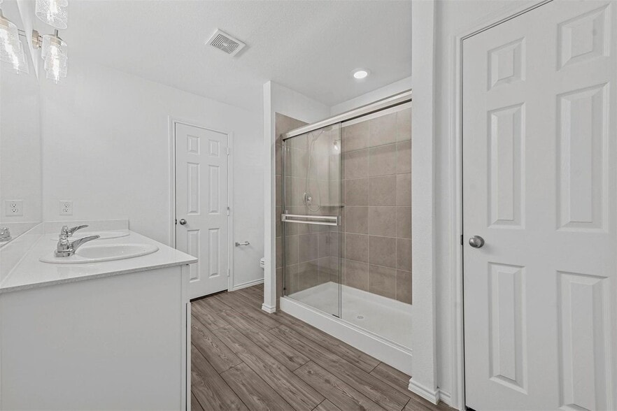 Building Photo - 2008 Vlg Crk Ln