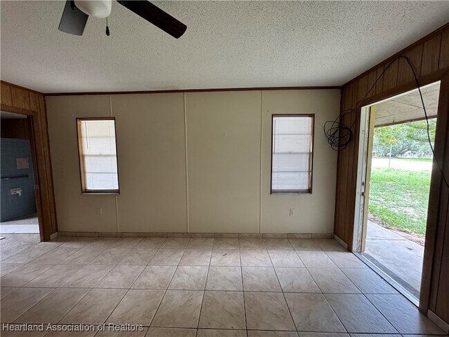 Building Photo - 307 N Lake Reedy Blvd