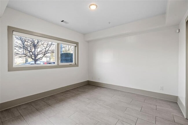 Building Photo - 63 Reynolds Square Ln