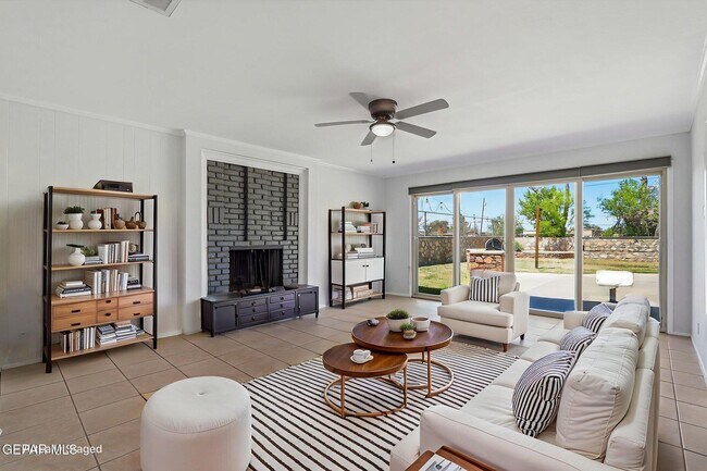 Building Photo - 809 Del Mar Dr