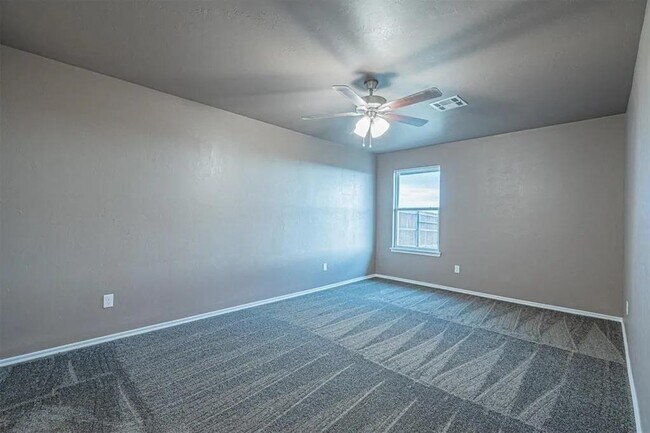 Building Photo - 1706 Highland Loop