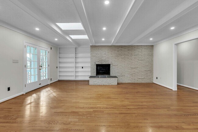 Building Photo - 8616 Chateau Dr