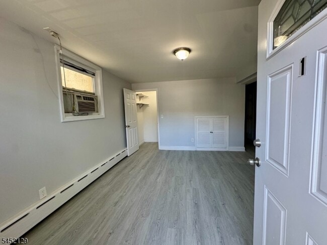 Building Photo - 687 Midland Ave
