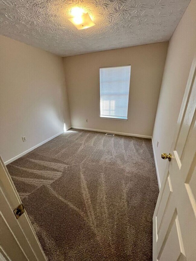 Building Photo - Hard to find and easy to love—this spacious Sugar Hill home won’t last long!