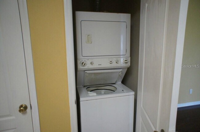Building Photo - 427 Wilton Cir